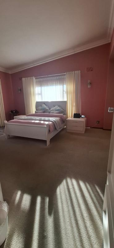 6 Bedroom Property for Sale in Cravenby Western Cape